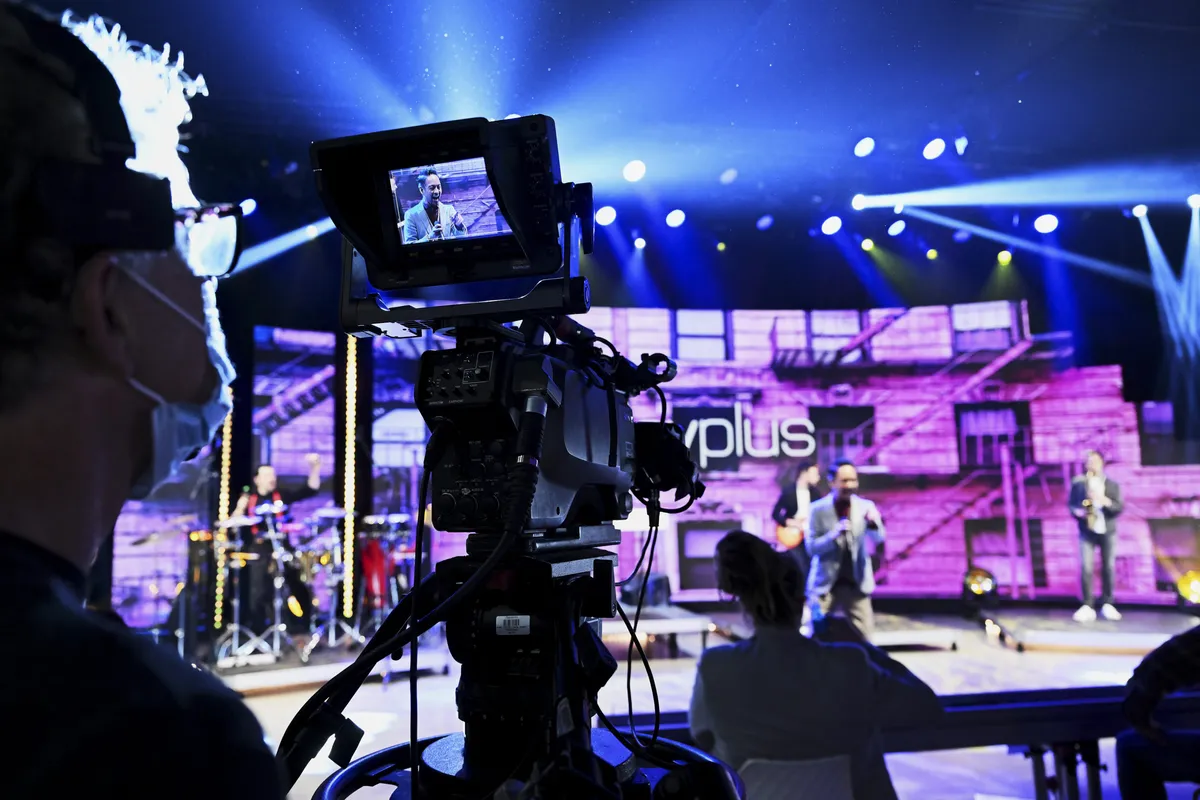 Deejay Plus bei den hybriden BrandEx Awards 2022.